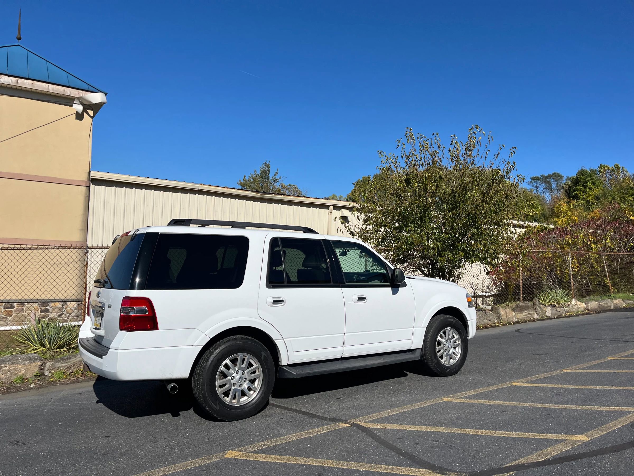 Used 2011 Ford Expedition XLT w/ HD Trailer Tow Pkg image 34