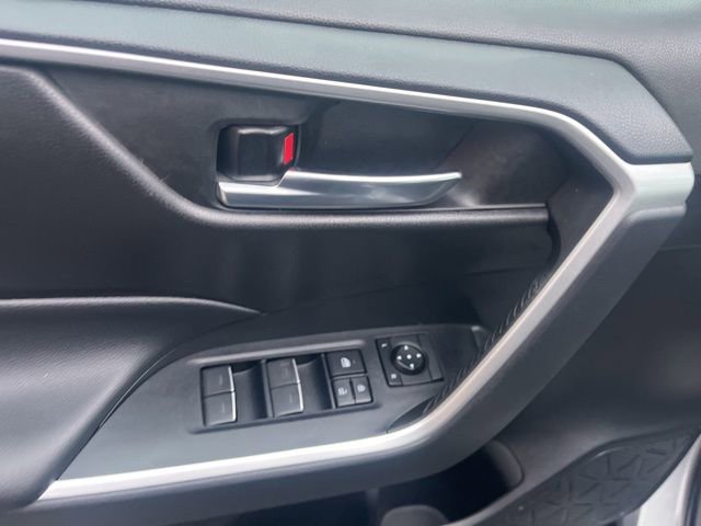 Used 2022 Toyota RAV4 SE image 21