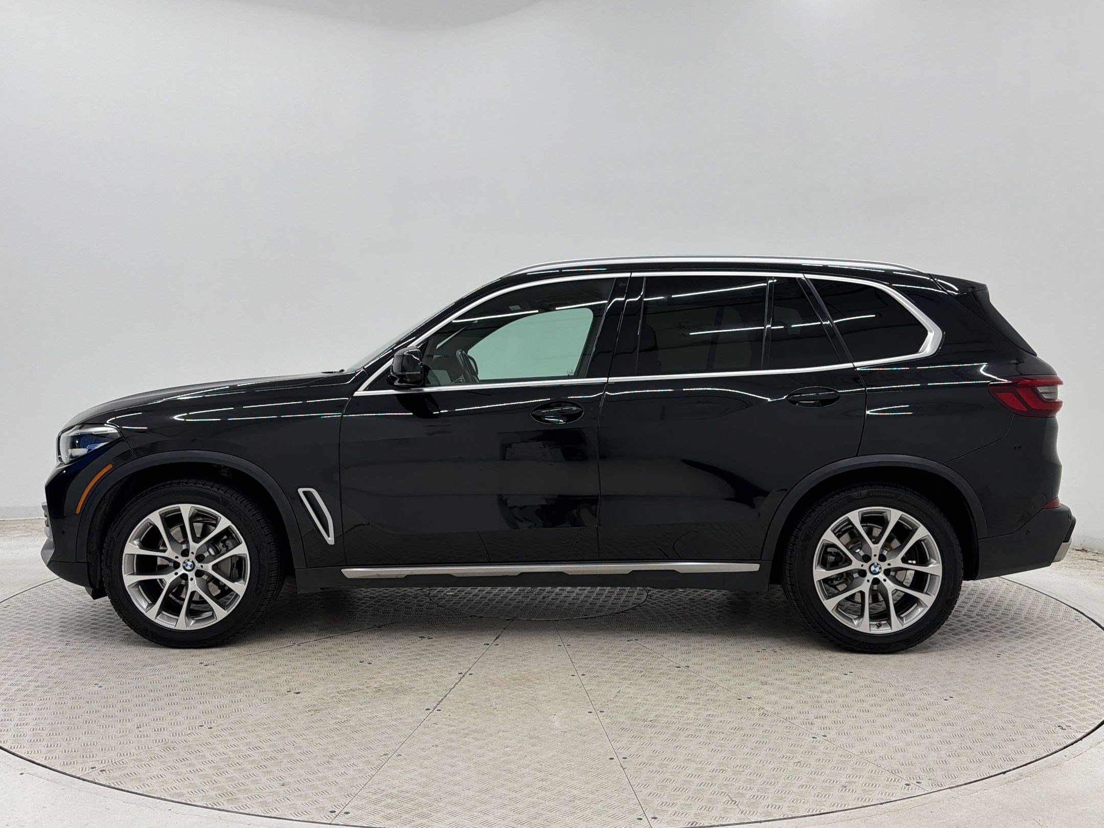 Used 2021 BMW X5 xDrive40i AWD/4WD image 2