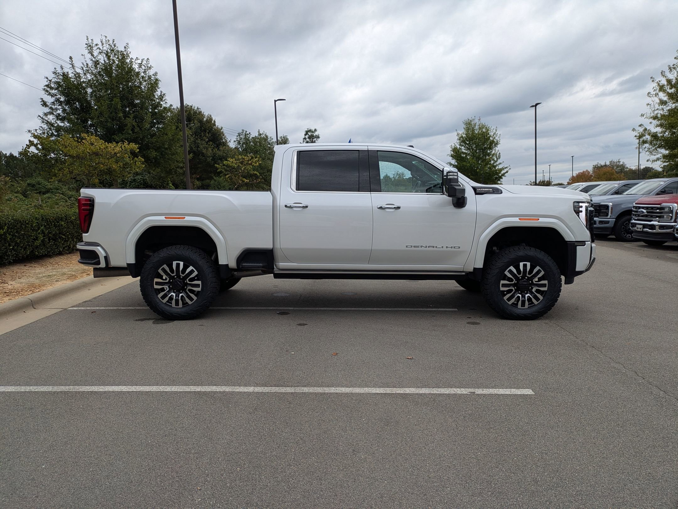 Used 2024 GMC Sierra 2500 Denali Ultimate image 3