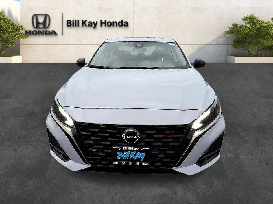 Used 2023 Nissan Altima 2.5 SR w/ SR Premium Package FWD image 9