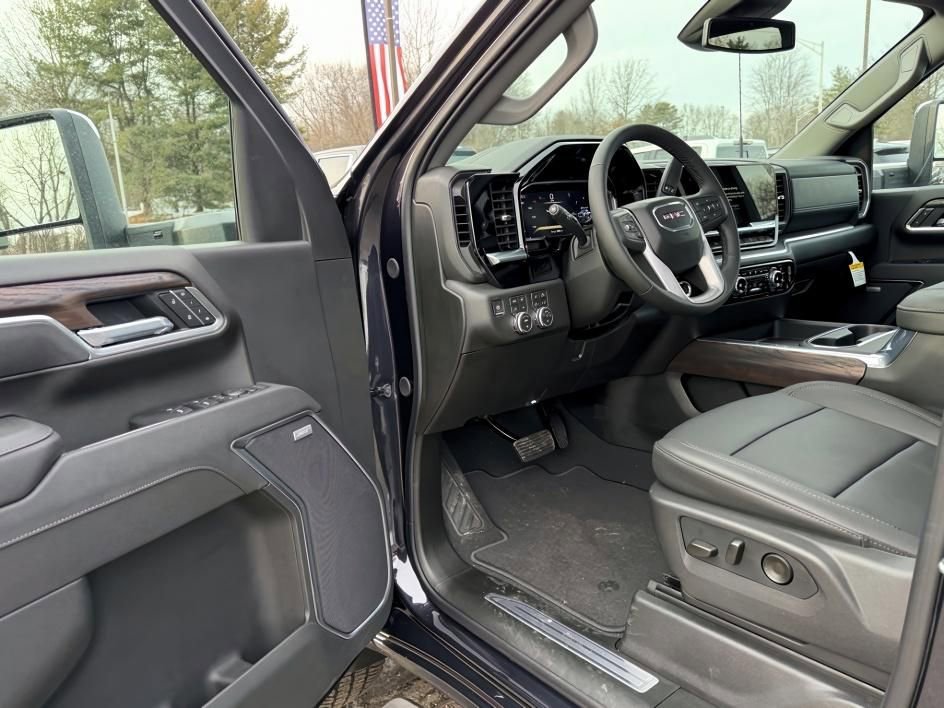 New 2026 GMC Sierra 2500 SLT w/ SLT Premium Package image 14
