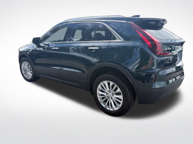 Certified 2024 Cadillac XT4 Luxury w/ Cold Weather Package FWD image 3