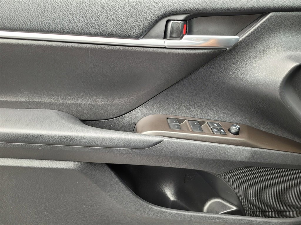 Used 2023 Toyota Camry SE image 31