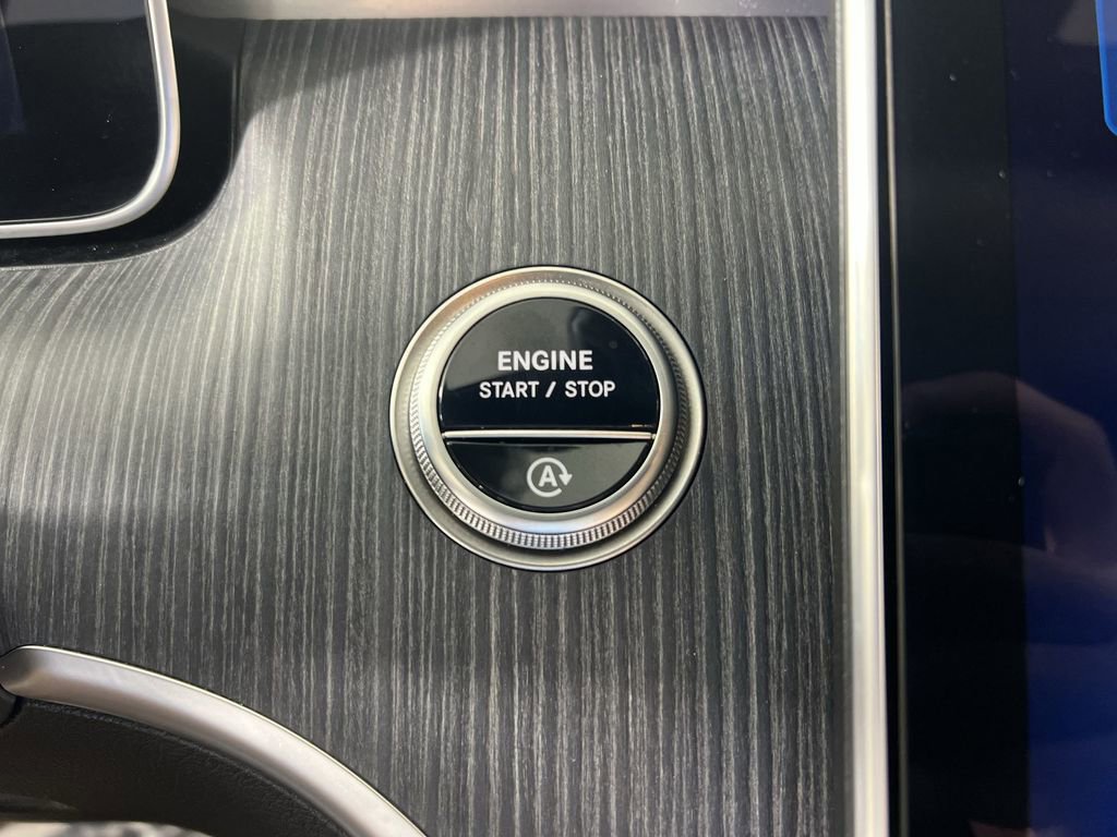 Used 2025 Mercedes-Benz C 300 4MATIC Sedan image 16