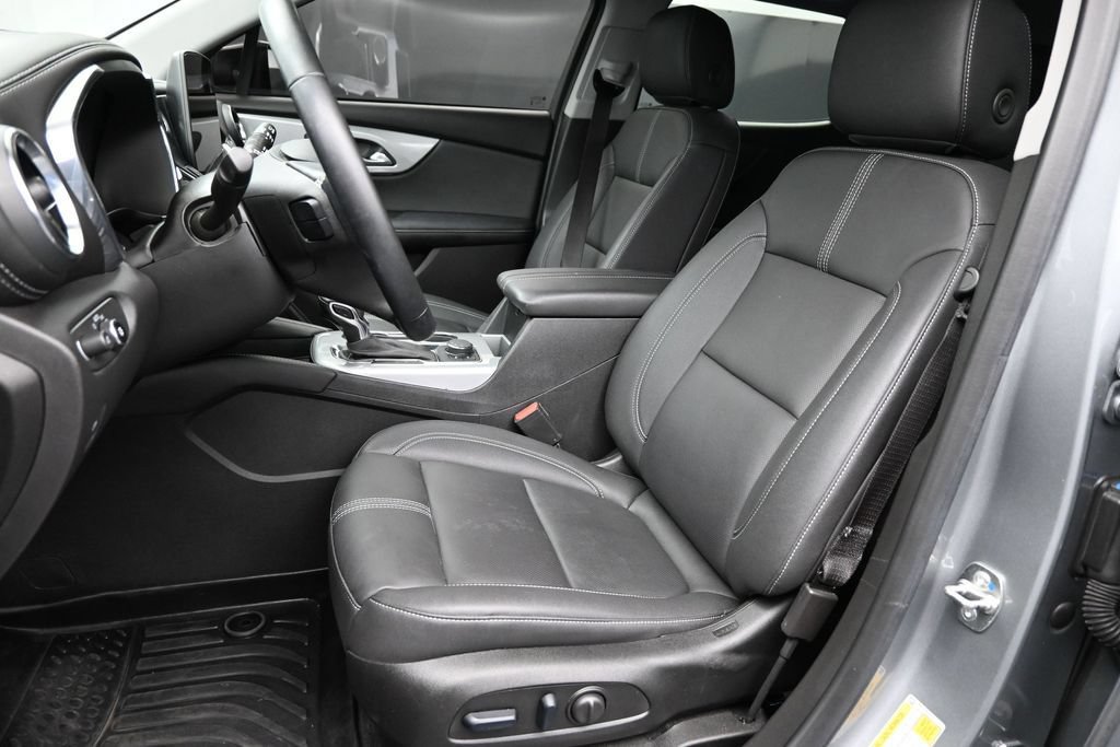 Used 2024 Chevrolet Blazer LT w/ Midnight/Sport Edition FWD image 2
