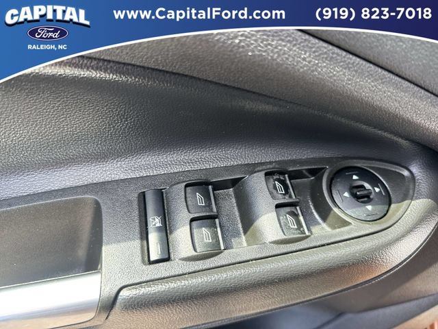 Used 2017 Ford Escape SE w/ SE Sport Appearance Package AWD/4WD image 21