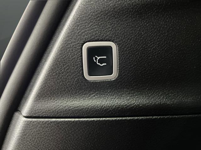 Used 2025 Chrysler Pacifica Limited image 14