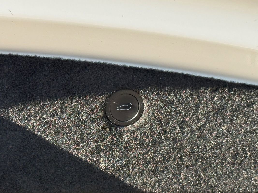 Used 2022 Tesla Model X image 38