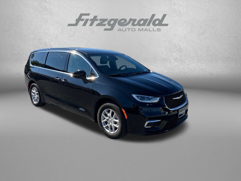 Used 2025 Chrysler Pacifica Select FWD 360° Tour