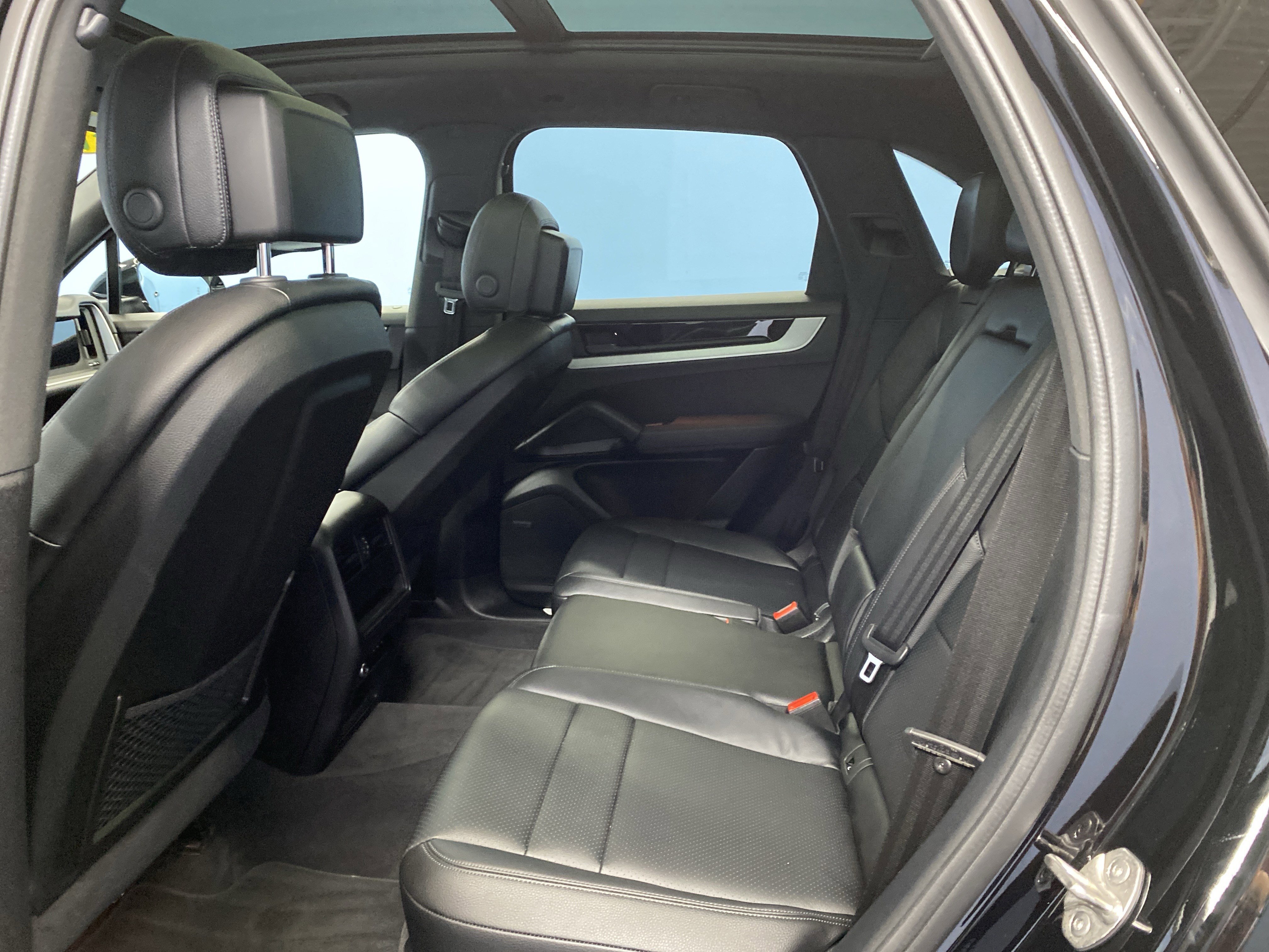 Used 2024 Porsche Cayenne image 28