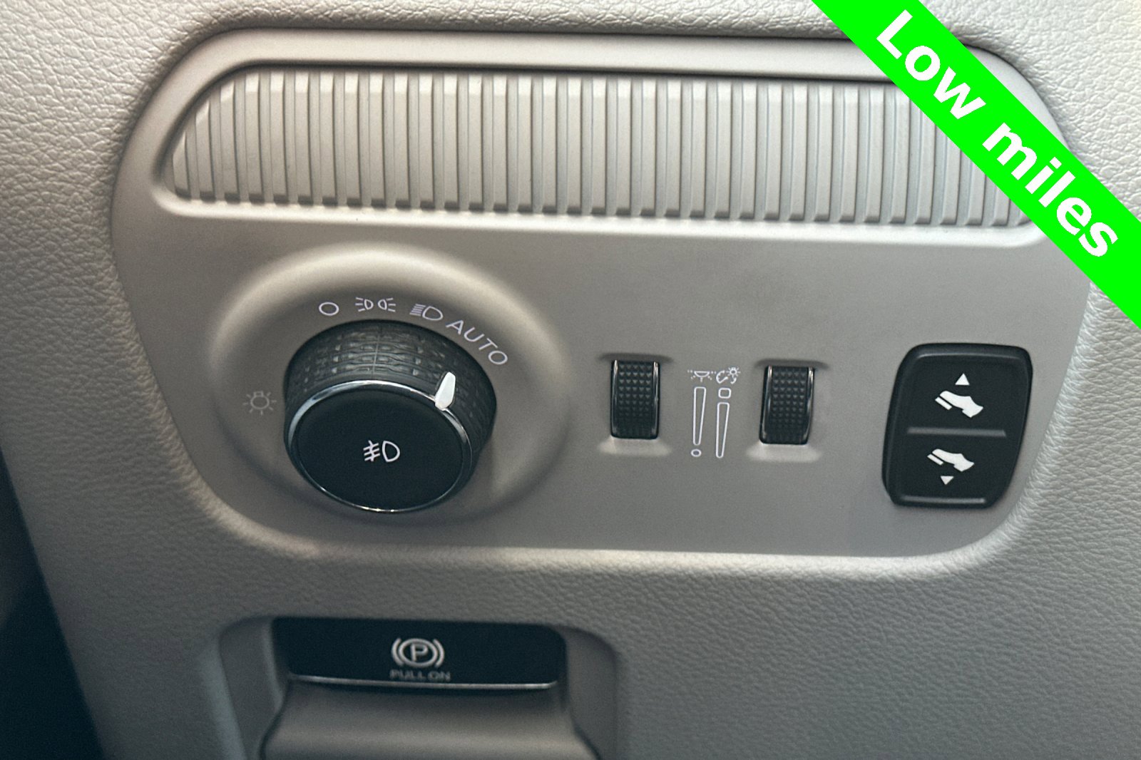 Used 2024 Jeep Wagoneer 4WD image 37