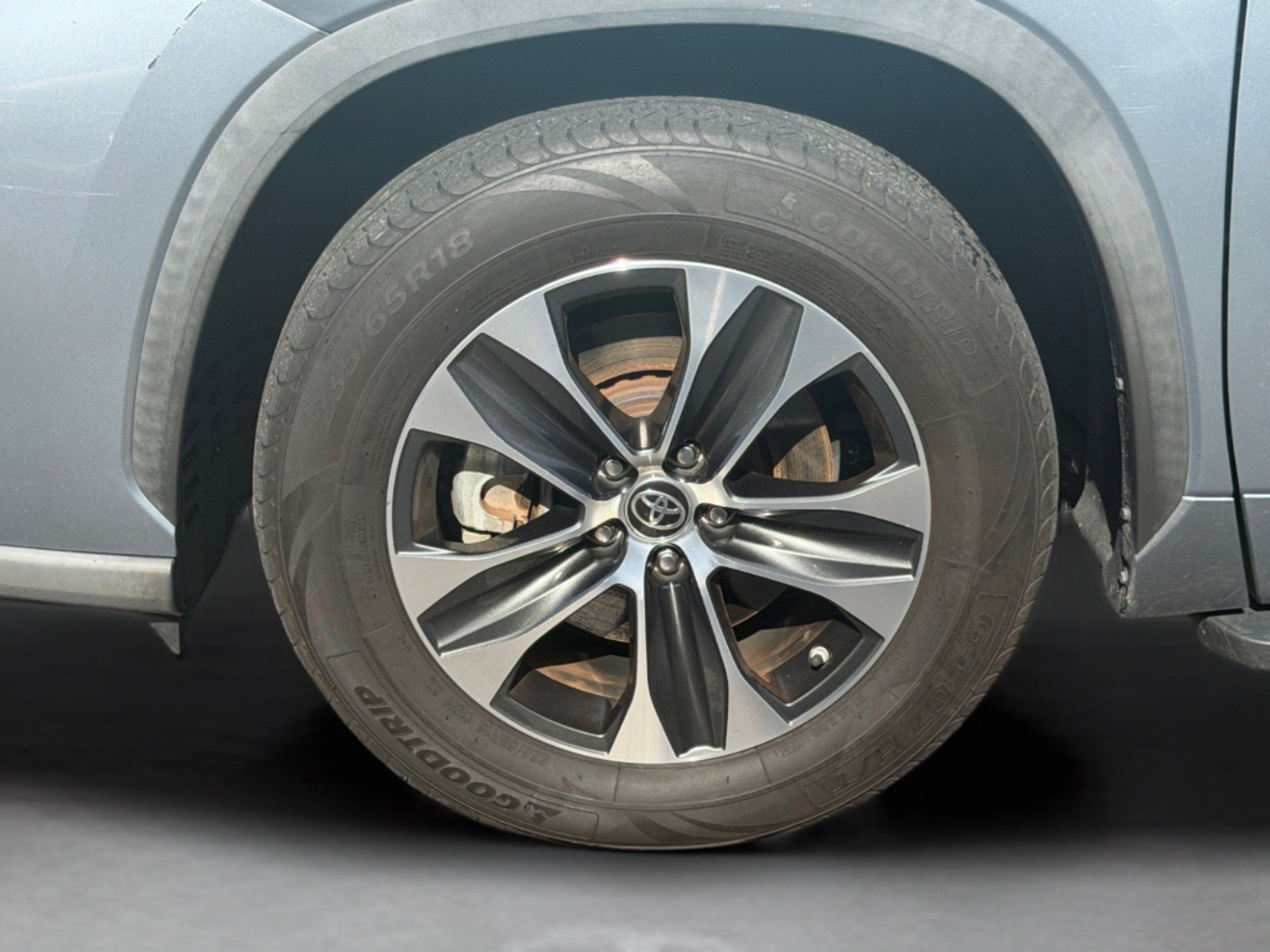 Used 2020 Toyota Highlander XLE FWD image 39