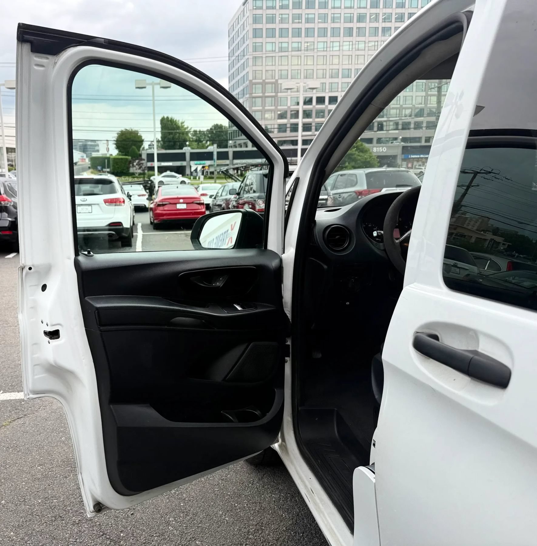 Used 2017 Mercedes-Benz Metris image 9