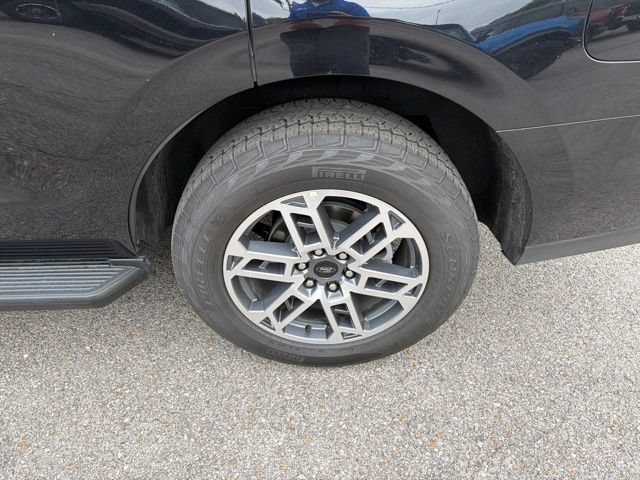 Used 2025 Ford Expedition Active AWD/4WD image 16