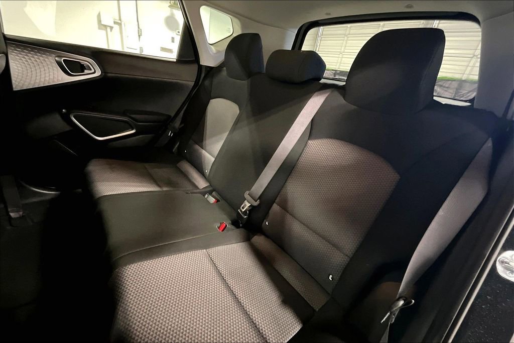 Used 2025 Kia Soul LX image 34