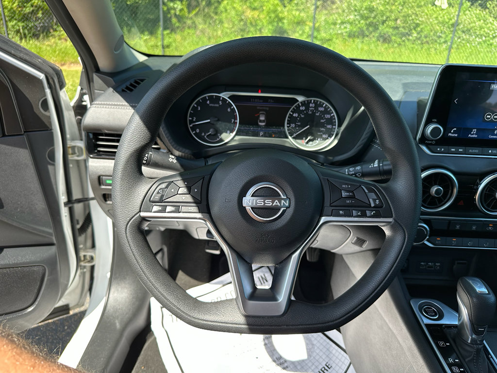 Used 2024 Nissan Sentra SV FWD image 17