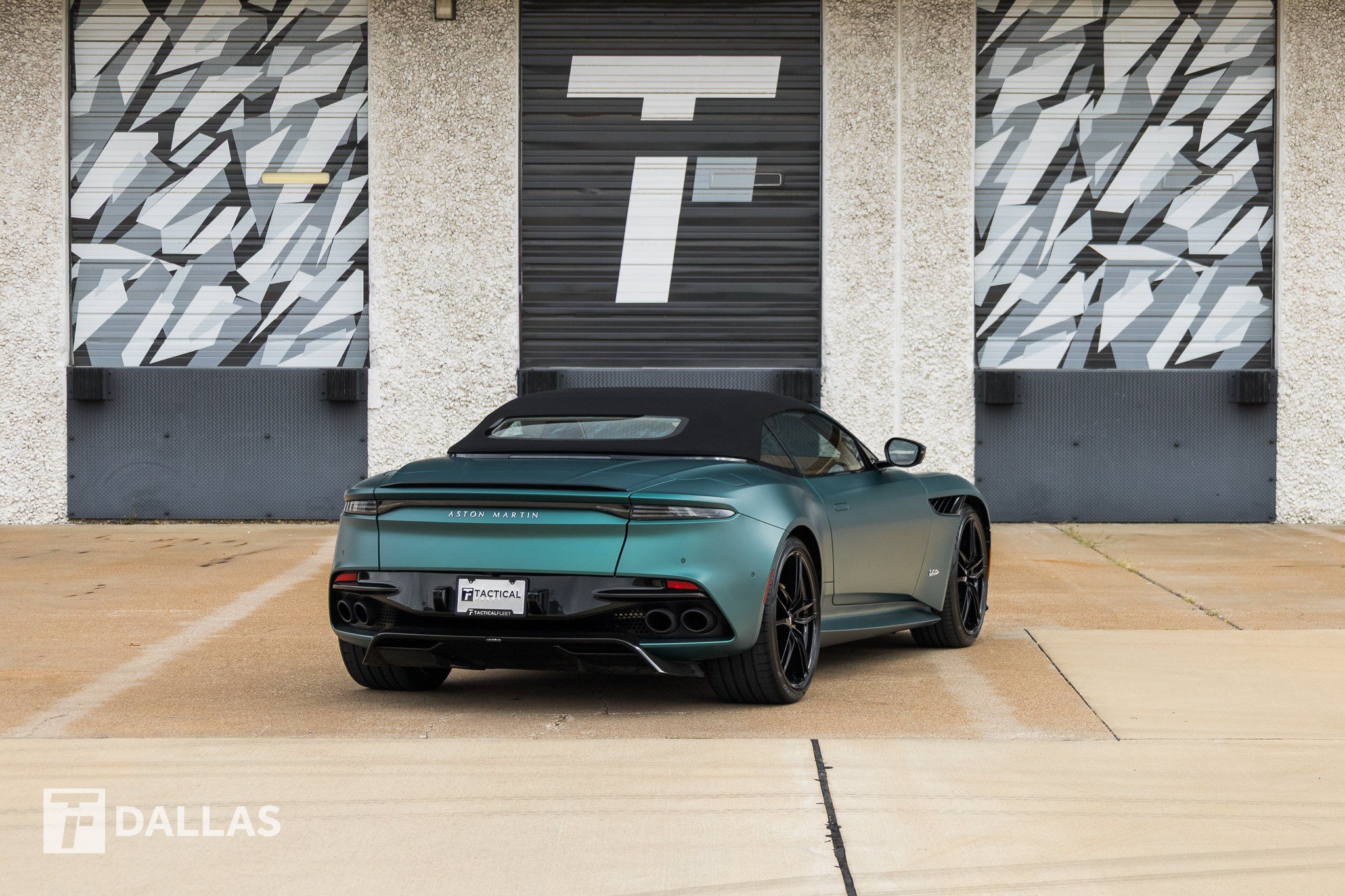 Used 2023 Aston Martin DBS Superleggera Volante RWD image 15
