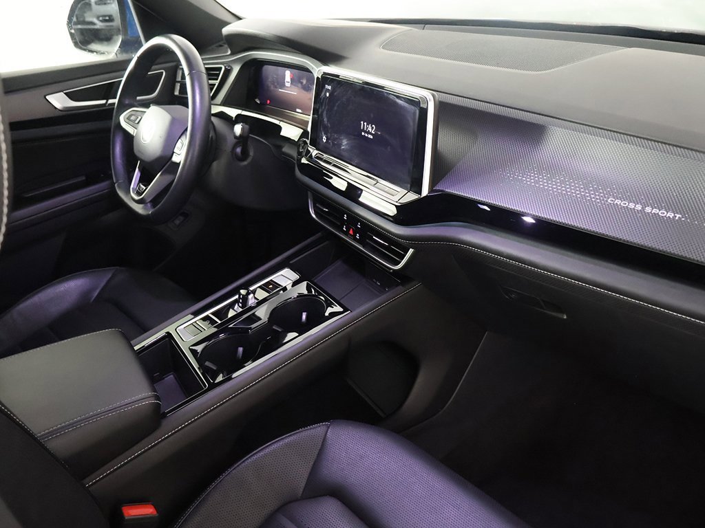 Used 2024 Volkswagen Atlas Cross Sport SEL R-Line image 29