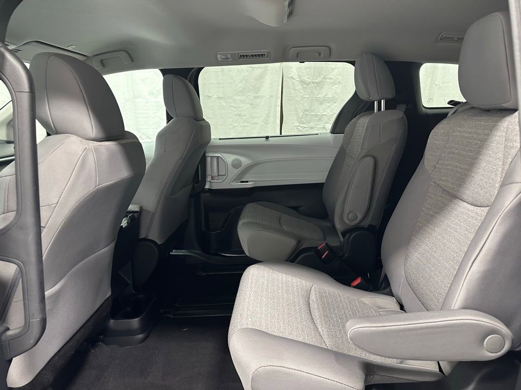 Used 2025 Toyota Sienna LE image 49