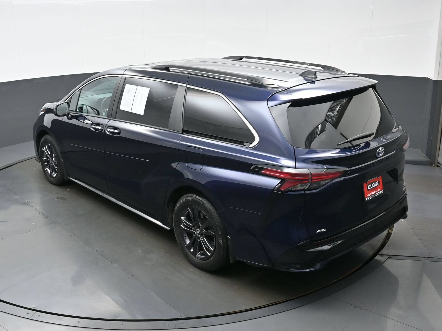 Used 2024 Toyota Sienna XSE AWD/4WD image 40
