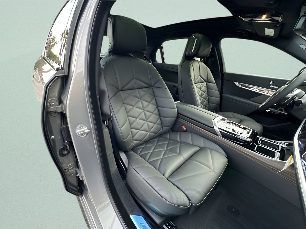 Certified 2026 BMW 740i w/ Premium Package RWD image 29