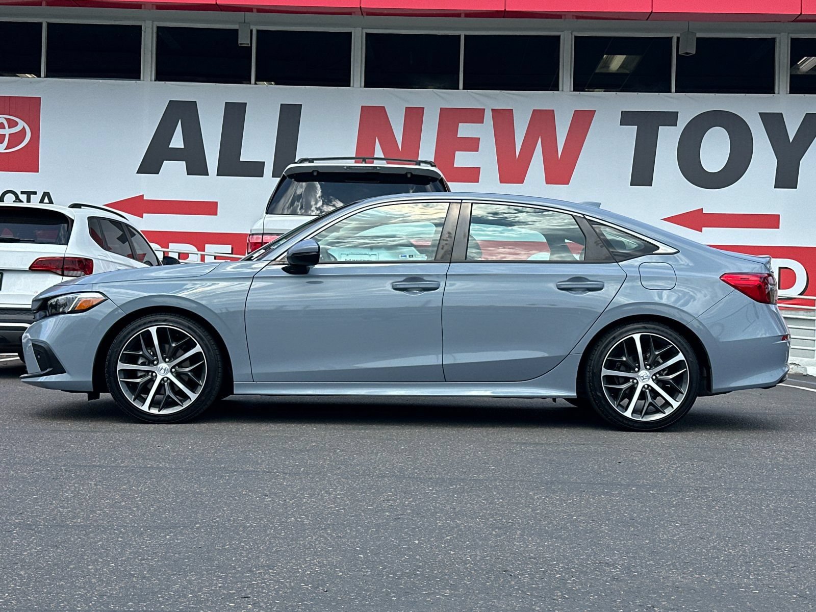 Used 2024 Honda Civic Touring image 2