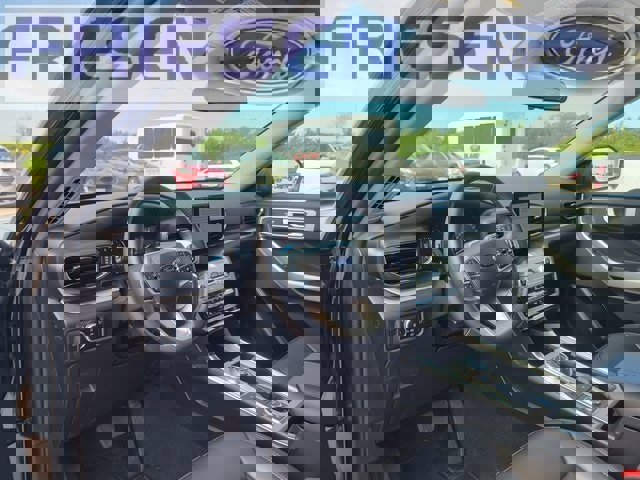 Used 2023 Ford Explorer XLT image 13