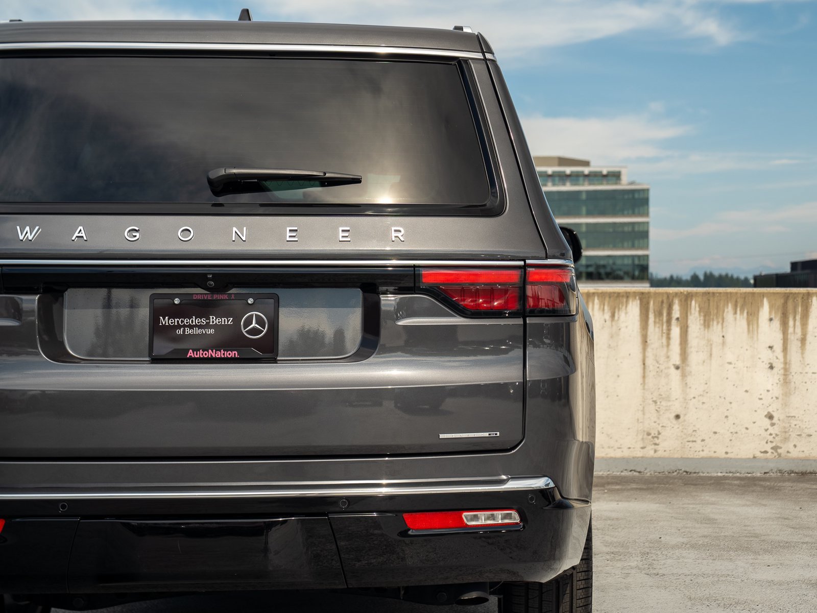 Used 2024 Jeep Wagoneer Series III w/ Premium Group I AWD/4WD image 9