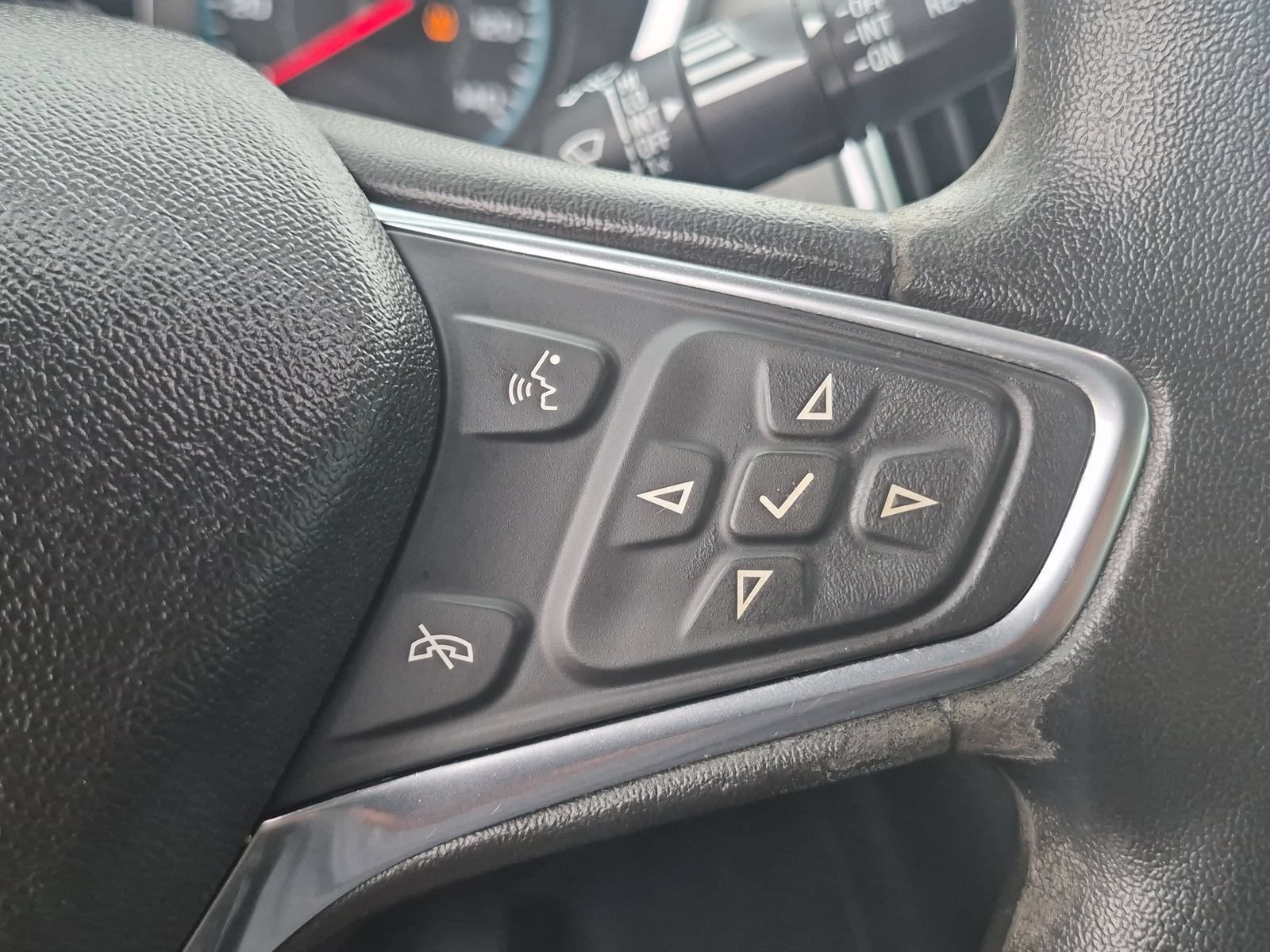 Used 2018 Chevrolet Equinox LS FWD image 23