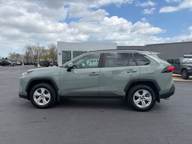 Used 2021 Toyota RAV4 XLE w/ Convenience Package image 4