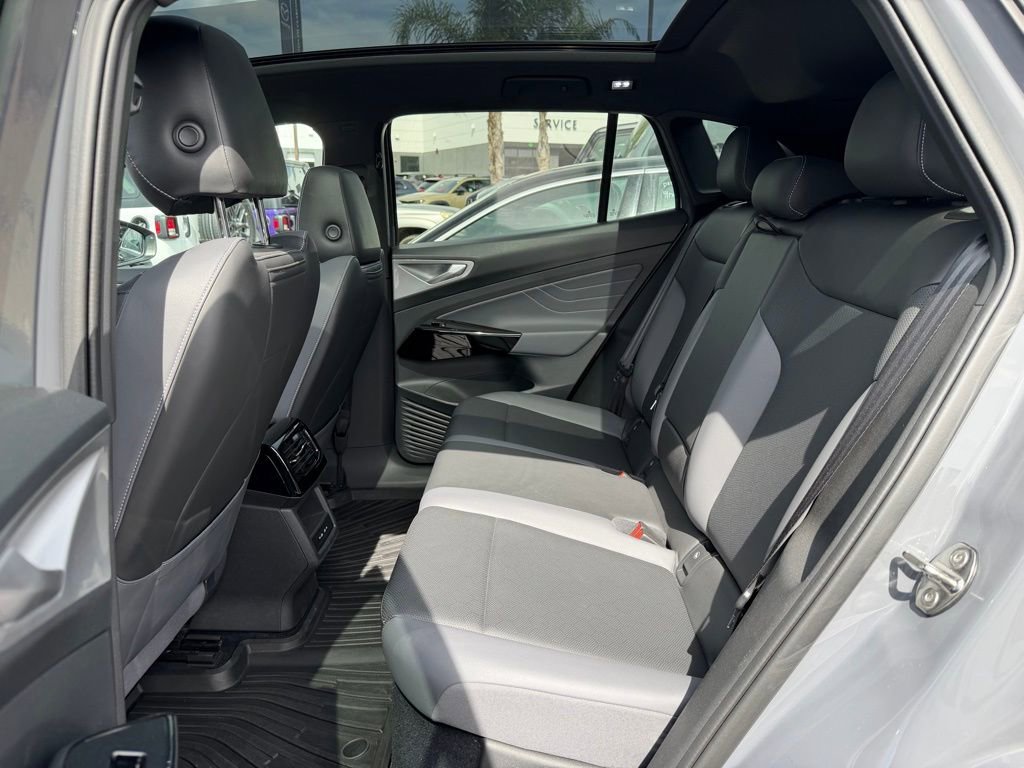 Used 2023 Volkswagen ID.4 Pro S AWD/4WD image 4