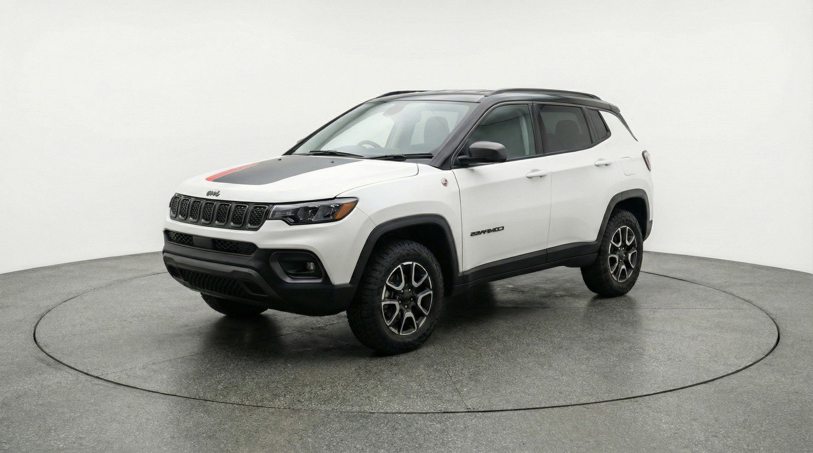 Used 2025 Jeep Compass Trailhawk image 3