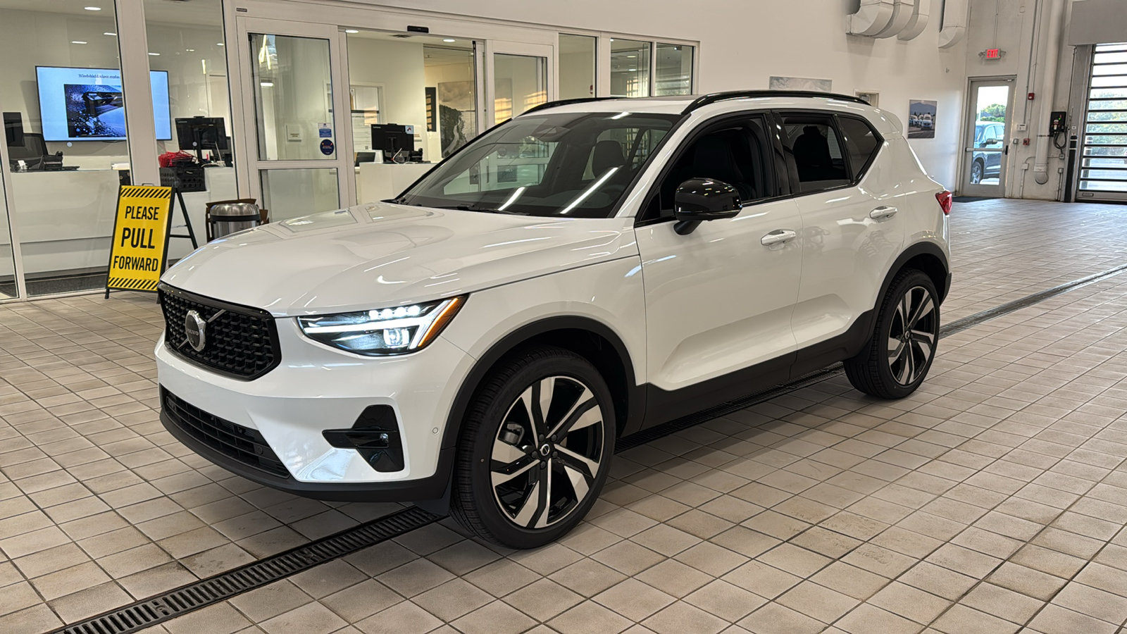 New 2026 Volvo XC40 B5 Ultra w/ Protection Package Premier AWD/4WD image 9