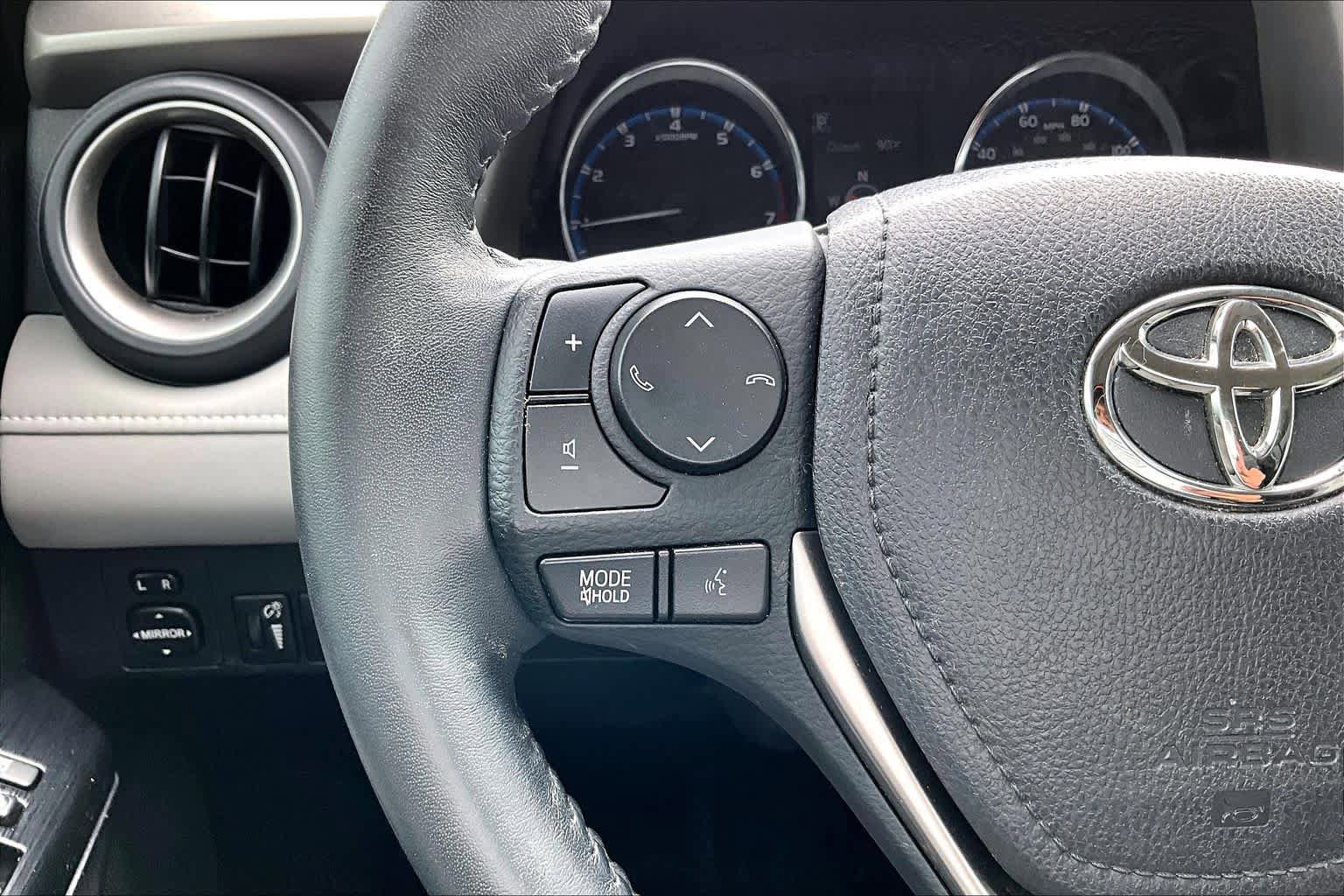 Used 2017 Toyota RAV4 Limited FWD image 24