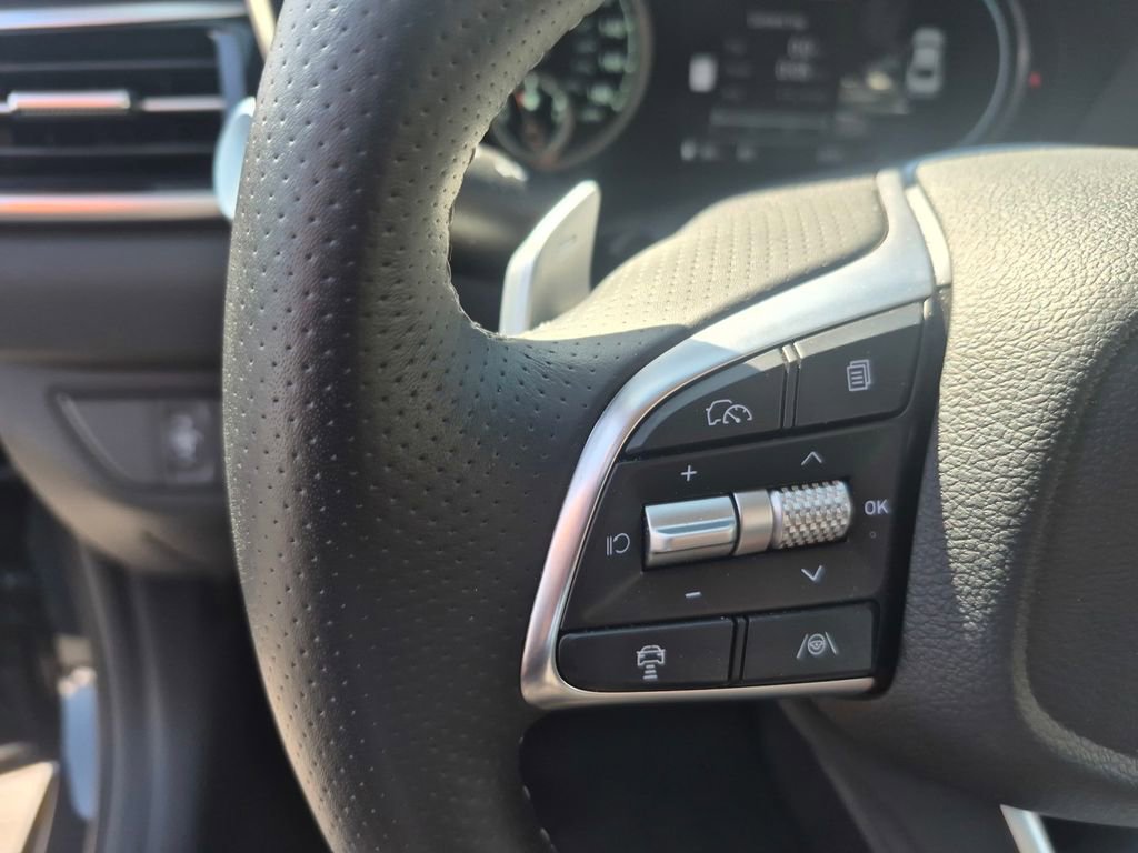 Used 2026 Genesis G70 2.5T RWD image 14