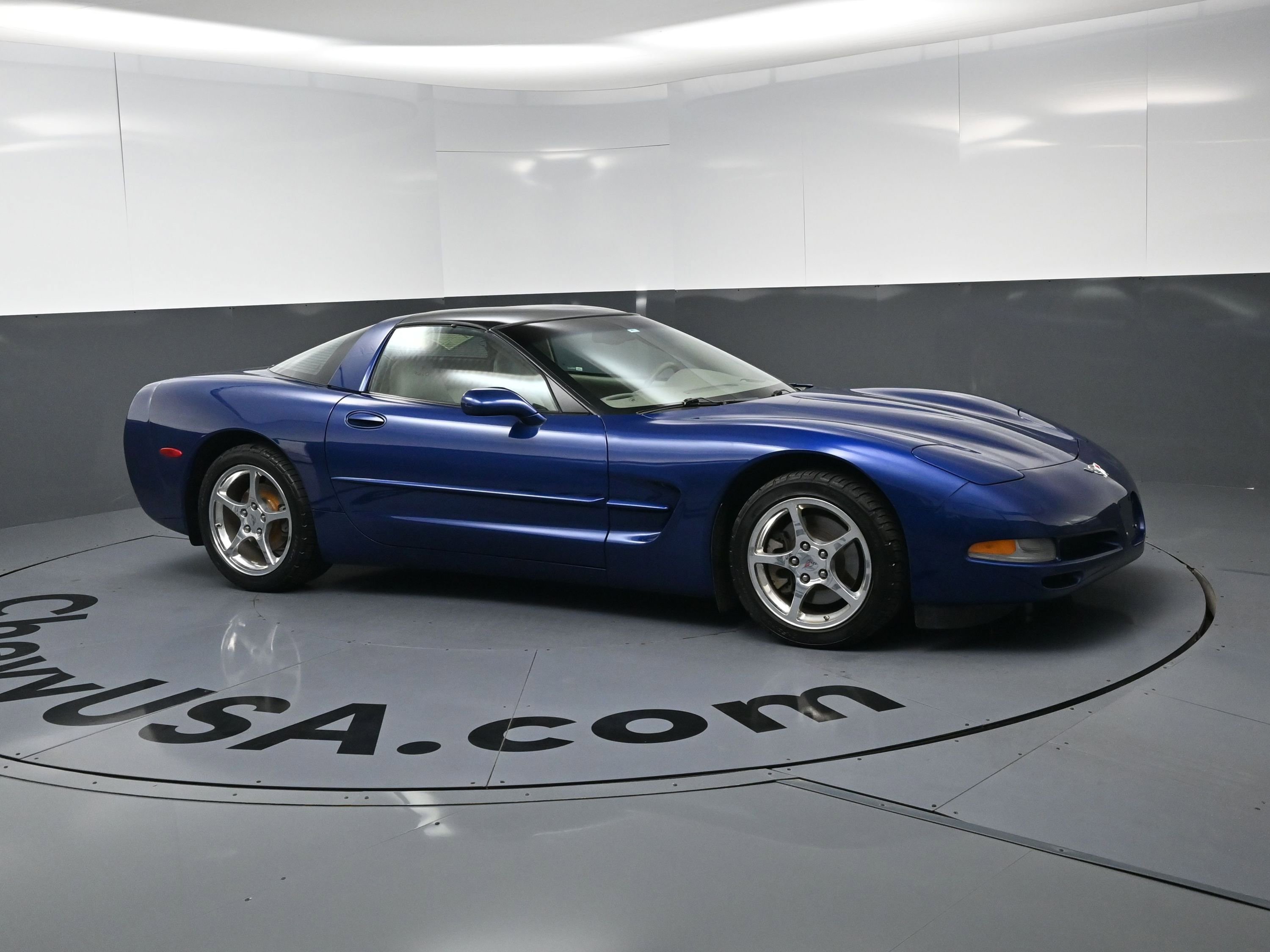 Used 2004 Chevrolet Corvette Coupe w/ Preferred Equipment Group RWD video 2