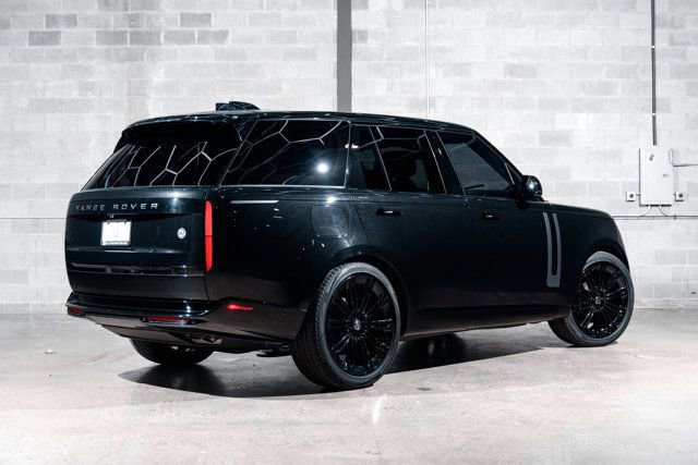 Used 2024 Land Rover Range Rover SV image 3