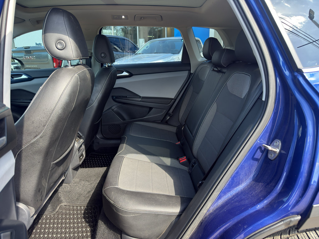Used 2023 Volkswagen Taos SE w/ Panoramic Sunroof Package FWD image 26