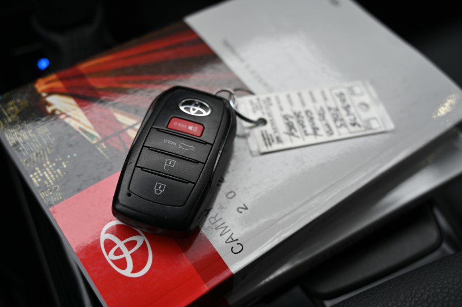 Used 2025 Toyota Camry SE image 29