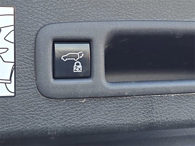 Used 2022 Toyota Sienna XSE image 17