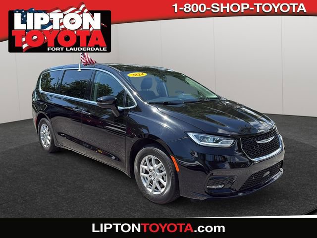 Used 2024 Chrysler Pacifica Touring-L