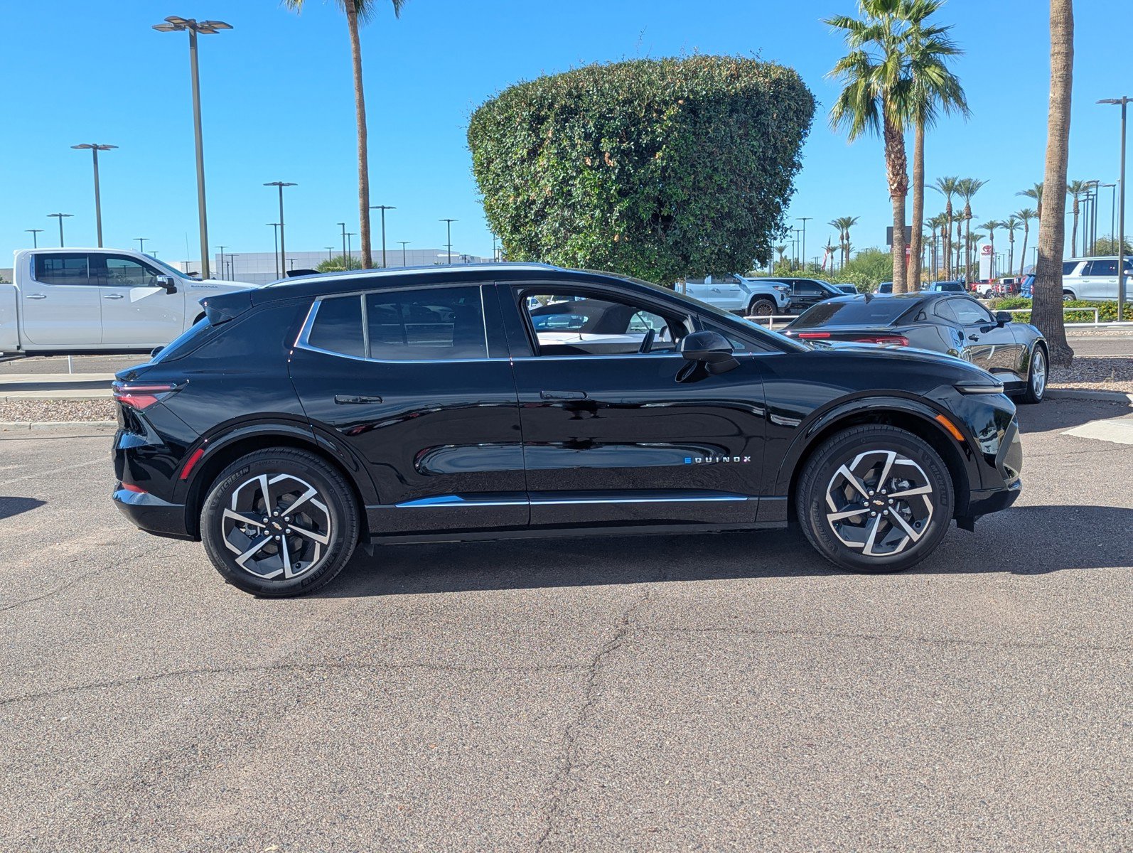 Certified 2025 Chevrolet Equinox EV LT w/ Convenience Package image 7