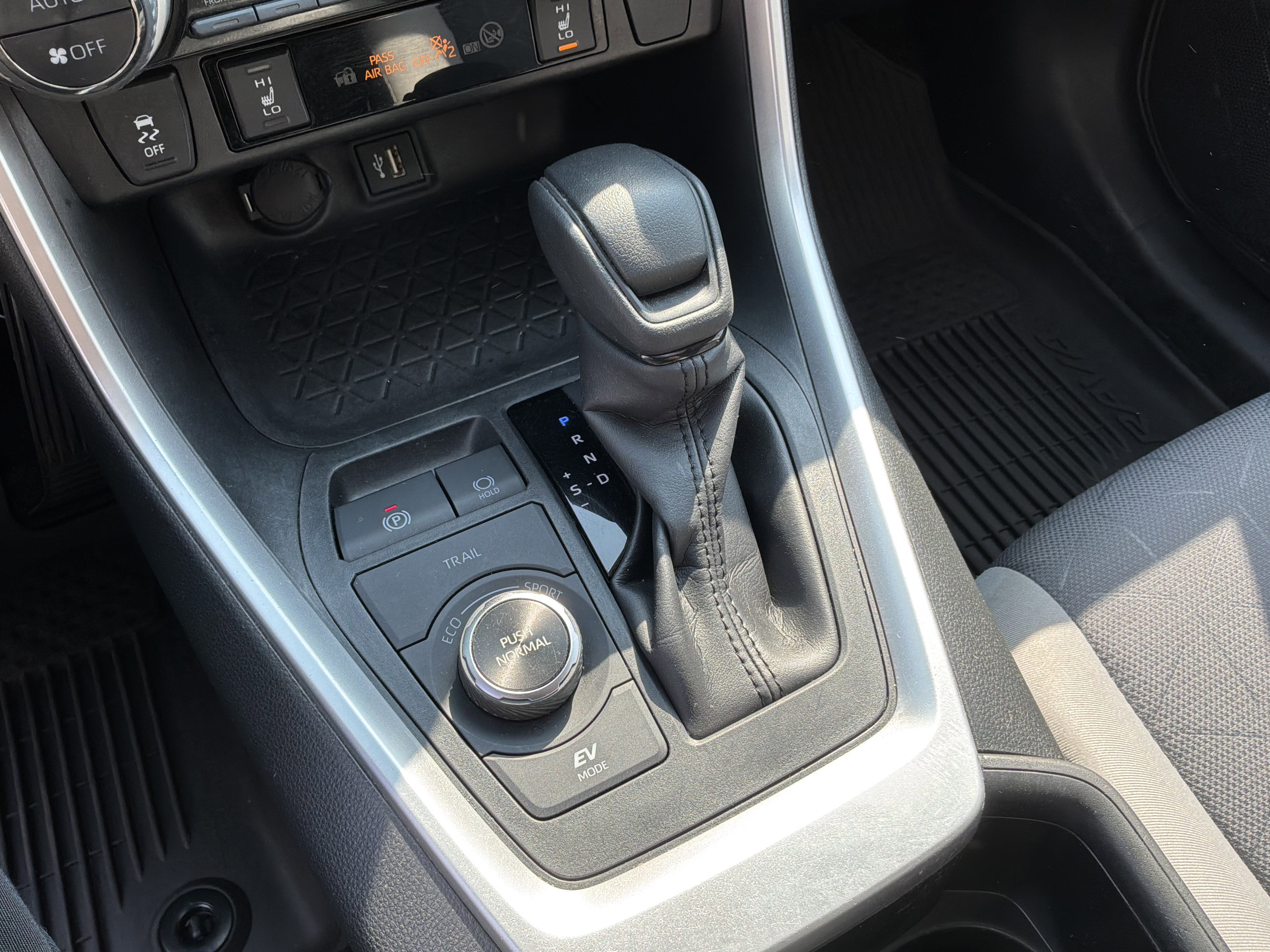 Used 2023 Toyota RAV4 XLE w/ Convenience Package image 27