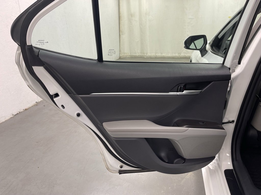 Used 2024 Toyota Camry SE image 14