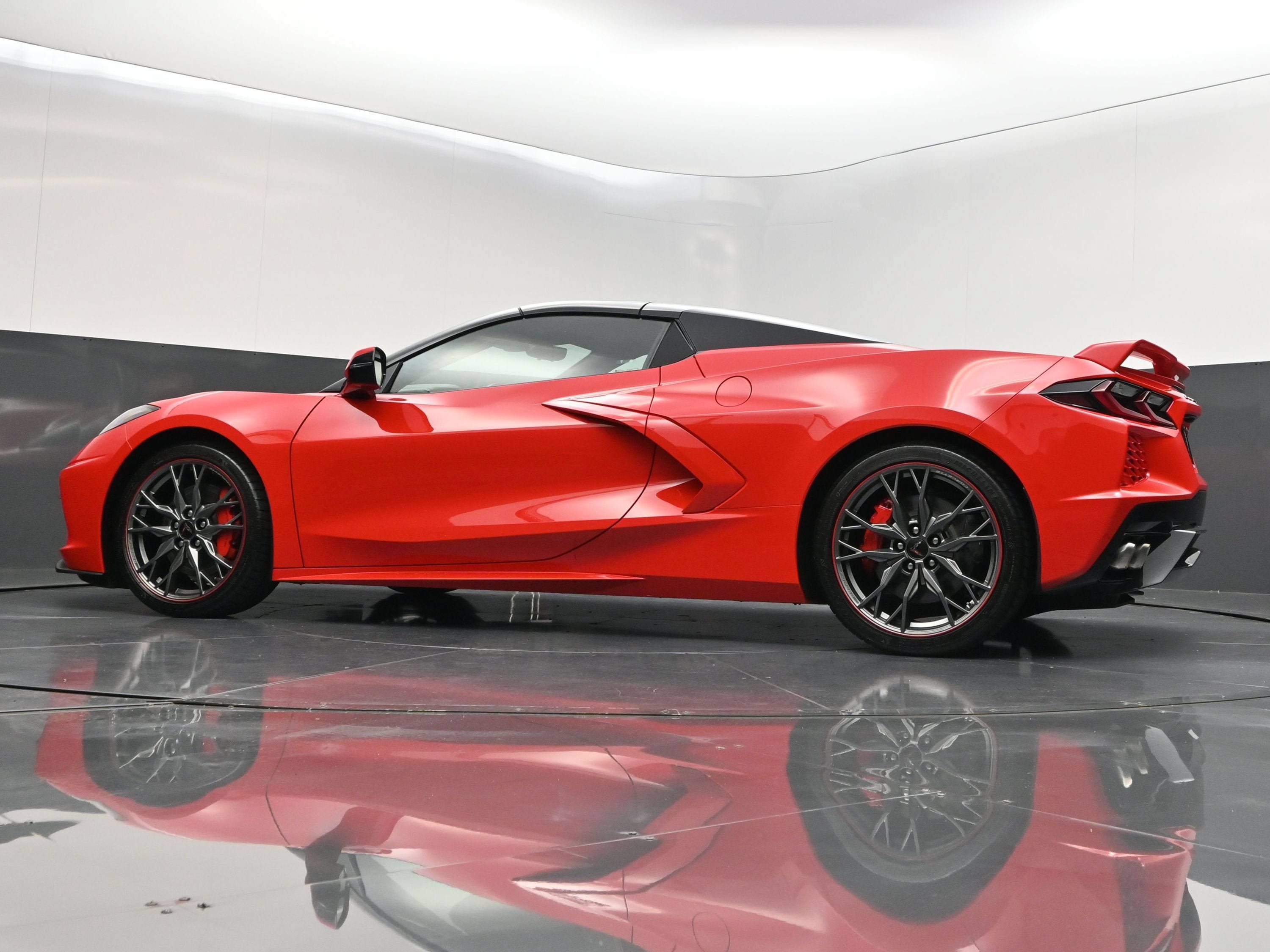 Used 2024 Chevrolet Corvette Stingray Premium Conv w/ Z51 Performance Package RWD image 43