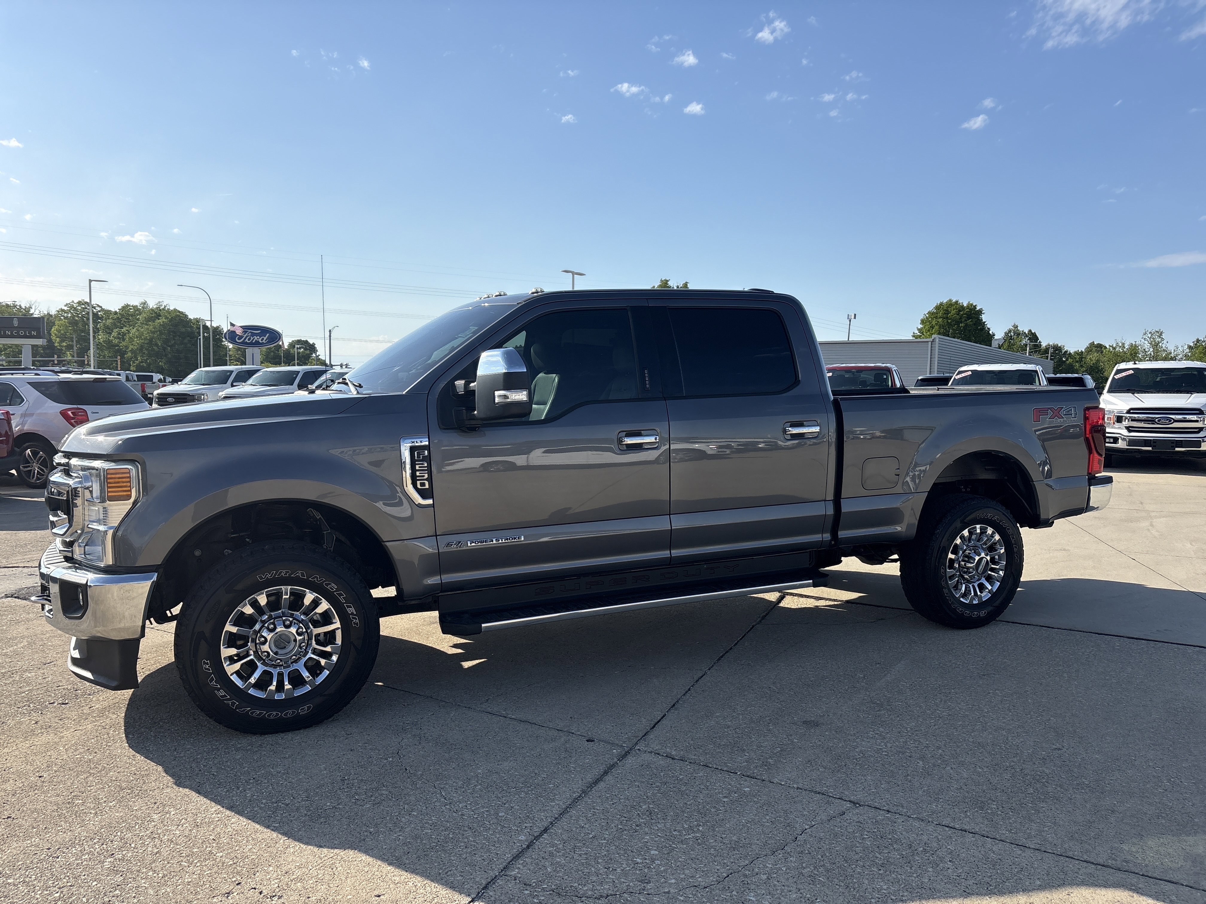 Used 2021 Ford F250 XLT w/ XLT Premium Package AWD/4WD image 3