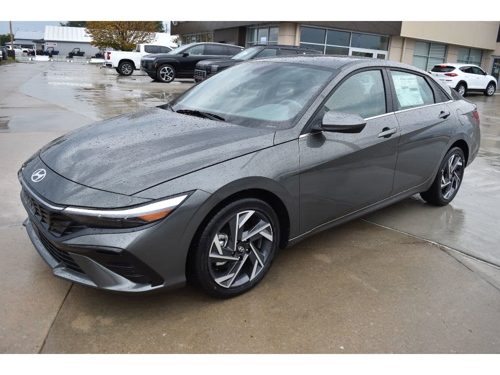 New 2025 Hyundai Elantra SEL