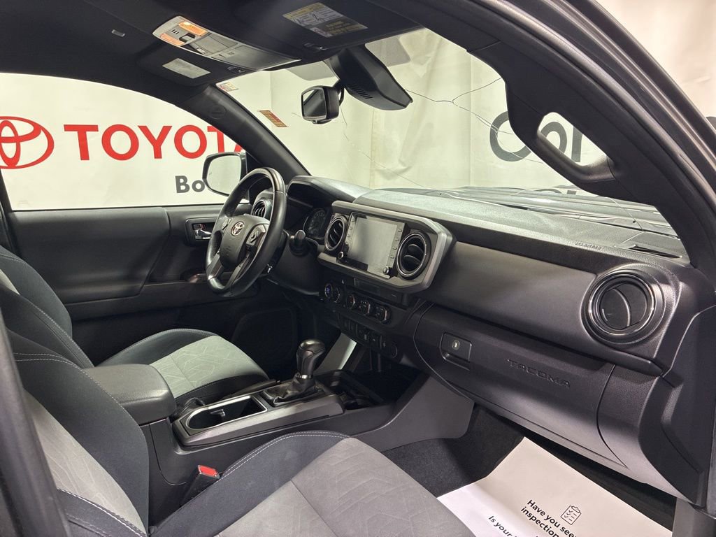 Used 2022 Toyota Tacoma TRD Sport w/ Technology Package image 13