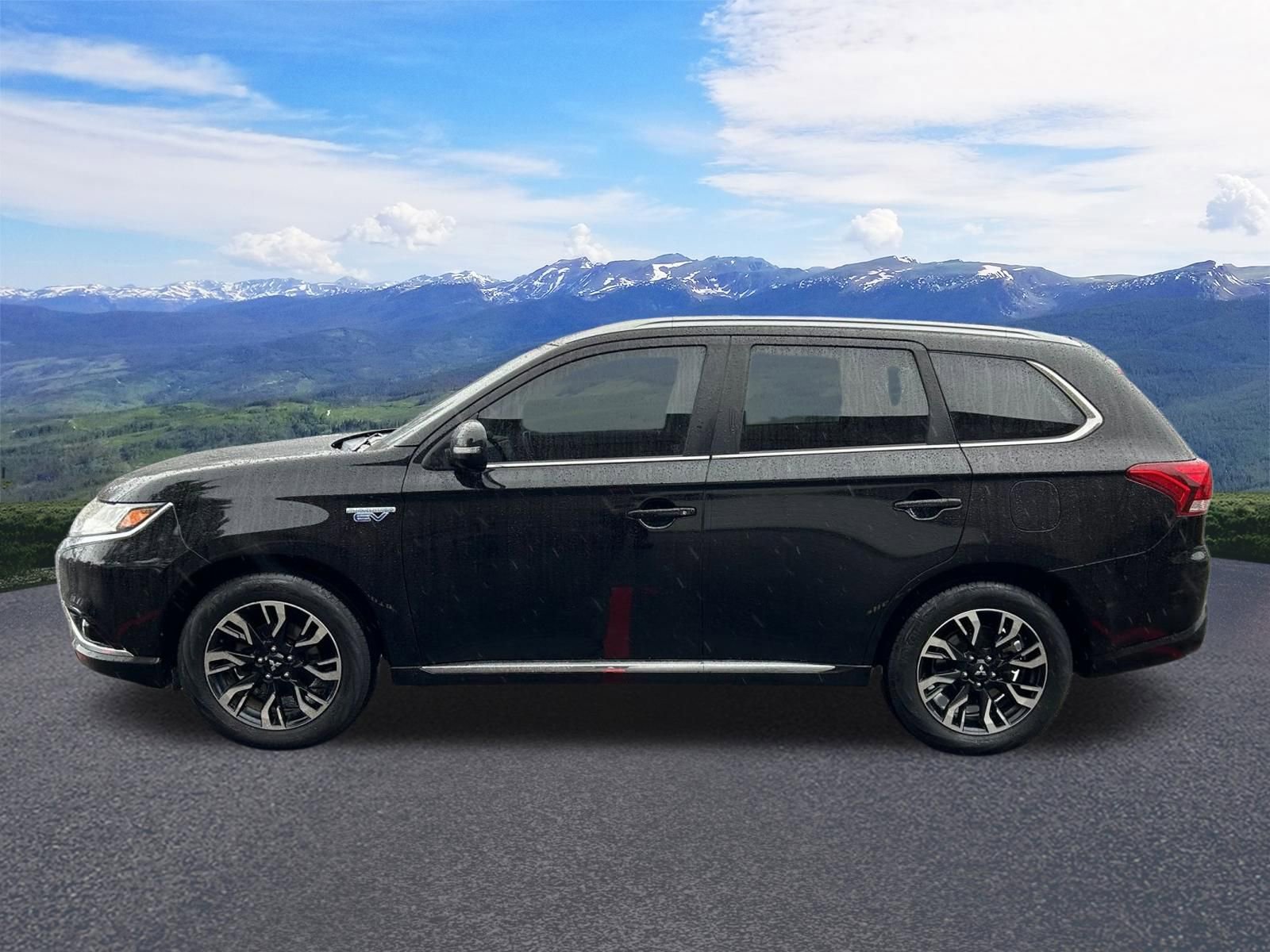 Used 2018 Mitsubishi Outlander GT AWD/4WD image 2